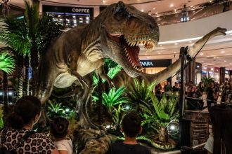 Exposição Mundo Jurássico: Dinossauros Gigantes Gratuitos em Shopping Viram Atração Imperdível para Famílias