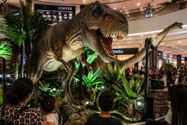 Exposição Mundo Jurássico: Dinossauros Gigantes Gratuitos em Shopping Viram Atração Imperdível para Famílias